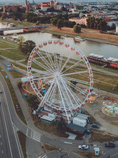 Ferris wheel, input photograph